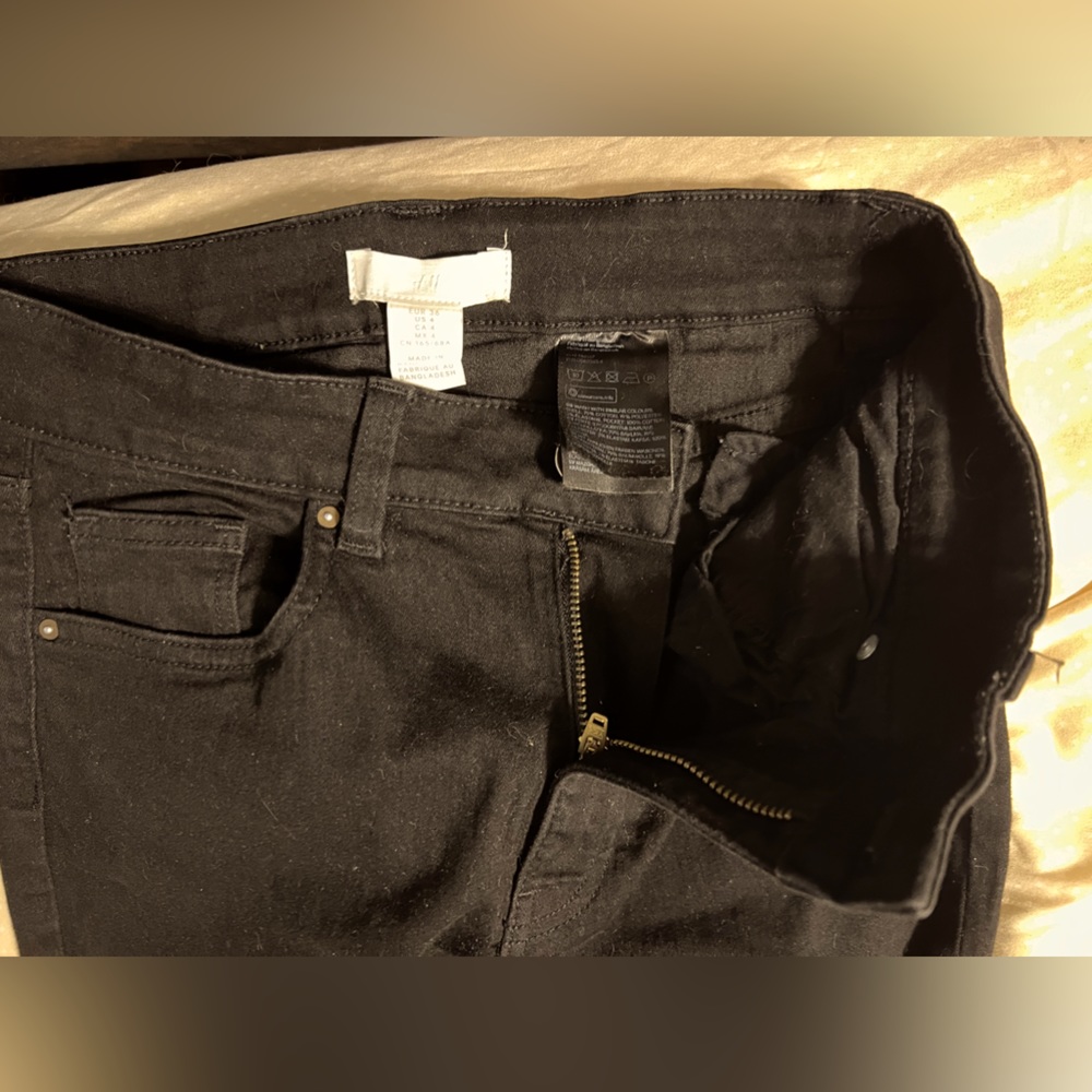 H&M Black Skinny Jean, Size 4 Worn Good Condition